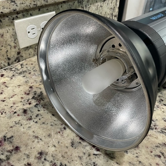 Photo Light Newer 600 Plus Tripod Stand - Picture 13 of 16